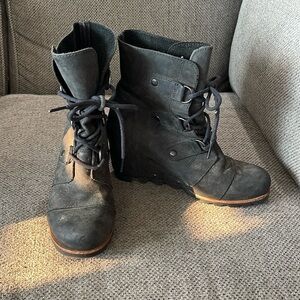 Sorel black lace up heeled bootie